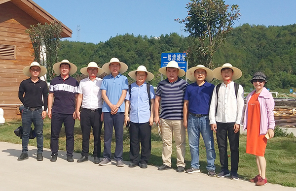 中國科學(xué)院稀土研究院張成蕾處長(zhǎng)一行專家學(xué)者蒞臨我司龍南黃沙項(xiàng)目參觀考察