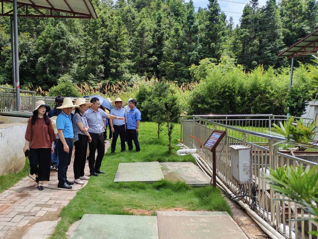 贛州市政協(xié)副主席藍文一行蒞臨挺進環(huán)保龍南、定南稀土尾水處理站考察調(diào)研